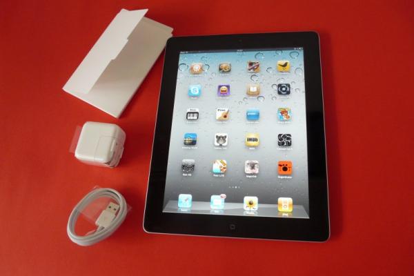 iPad 2 scos din cutie În stil Mobilissimo - iată cel mai nou produs Apple! (Video)