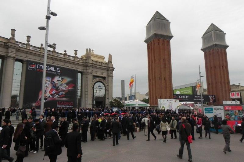 Aventurile unui &ldquo;Mobilissimoâ€ În ziua 1 a MWC: Conferința LG, Xperia Play, tableta Samsung și... omul cu arma!: dscn3203jpg.jpg