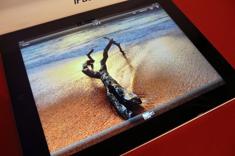 Noul iPad (3) scos din cutie la Mobilissimo.ro! Display cristal, ambalaj identic cu iPad 2! (Video): p1270607jpg.jpg