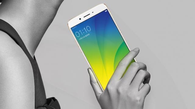 <b>Oppo anunță smartphone-urile R9s și R9s Plus; primim camere selfie de 16 mpx și procesoare octa-core</b>Deși așteptam ca cei de la Oppo să anunțe astăzi doar un singur smartphone, iată că avem de-a face cu două modele foarte interesante, și anume R9s și R9s Plus. Ambele produse de aici adoptă un design identic, și camere foto selfie de 16 megapixeli