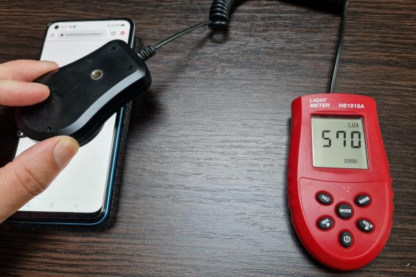 Luminozitate display Realme 8 Pro și ecranul văzut la microscop