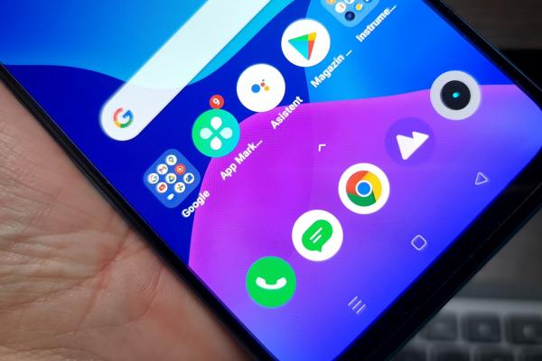 Realme 8 Pro: OS, UI, aplicaţii cu 100+ opţiuni de personalizare, Always On Display, Dark Mode