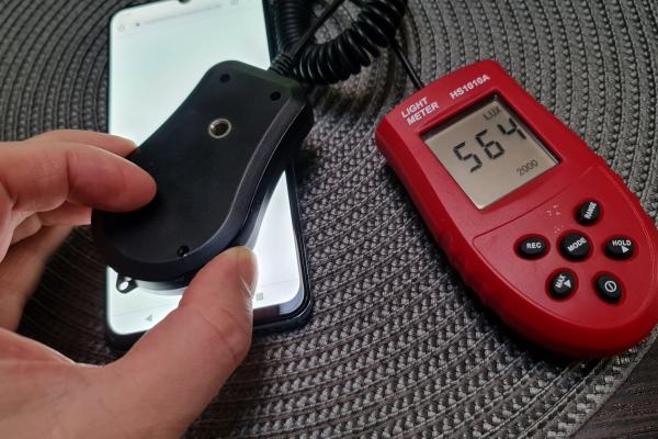 Luminozitate display Vivo Y70 și ecranul văzut la microscop