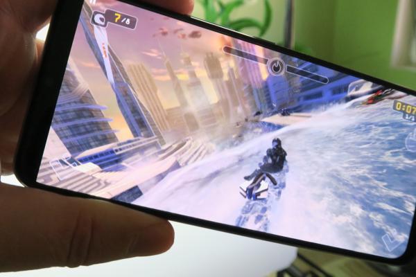 Vivo Y70: Benchmark-uri de telefon de buget, fără pretenţii de gaming