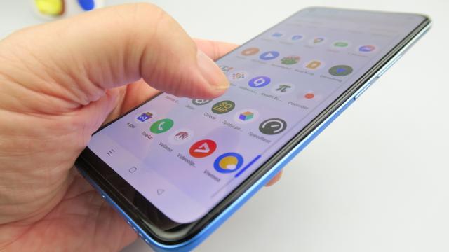 <b>Realme 8 Pro: Benchmark-uri satisfăcătoare pentru un telefon midrange</b>Realme 8 Pro are un procesor familiar, un Snapdragon 720G octa core de 8 nm, cu GPU Adreno 618. L-am văzut popularizat de Redmi Note 9 Pro şi îl găsiţi şi pe Realme 7 Pro sau pe Galaxy A72 şi A52, variantele 4G. Revenind la Realme 8 Pro, el pune la bătaie