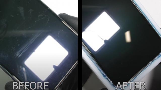 <b>Aparatul care "vindecă" zgârieturile de pe ecranul iPhone-ului există și îl vedem în acțiune via JerryRigEverything</b>JerryRigEverything este o vedetă a YouTube-ului printre pasionații de tehnologie, iar pe lângă procese de disecție și teste de rezistență, acesta mai prezintă uneori și mașinării care nu păreau a exista