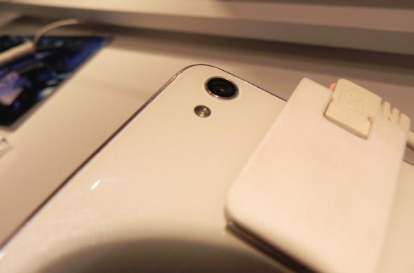 Lenovo S850 hands on preview: telefonul cu carcasă din sticlă face o impresie bună (Retro MWC 2014 - Video): dscn4757jpg.jpg