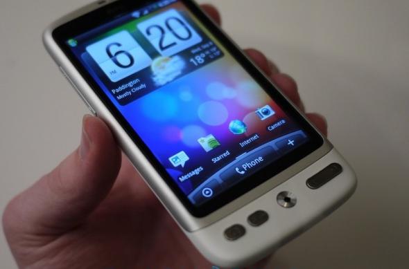 Smartphone-urile puritatii: HTC Desire in alb si HTC Wildfire in varianta argintie (editii speciale): htc_desire_white_htc_wildfire_silver_1.jpg