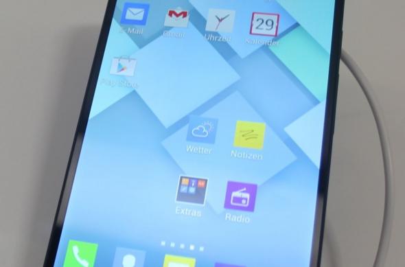 IFA 2013: Alcatel One Touch Hero hands on - phablet de 6 inch cu interfață ce amintește de iOS 7 (Video): alcatel_one_touch_hero_ifa_2013_07jpg.jpg
