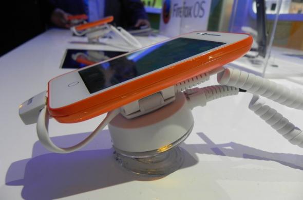 Alcatel One Touch Fire C hands-on preview: un terminal Firefox OS cu preț foarte accesibil (Retro MWC 2014 - Video): dscn4807jpg.jpg