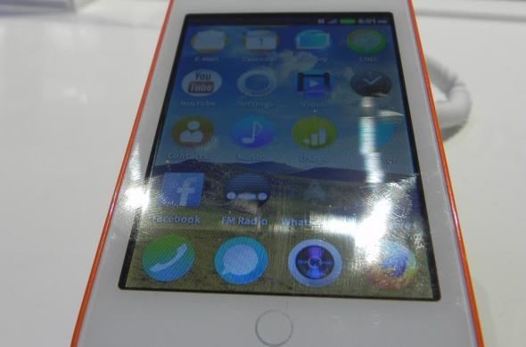 Alcatel One Touch Fire C hands-on preview: un terminal Firefox OS cu preț foarte accesibil (Retro MWC 2014 - Video): dscn4806jpg.jpg