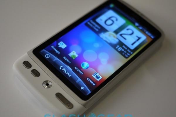 Smartphone-urile puritatii: HTC Desire in alb si HTC Wildfire in varianta argintie (editii speciale)