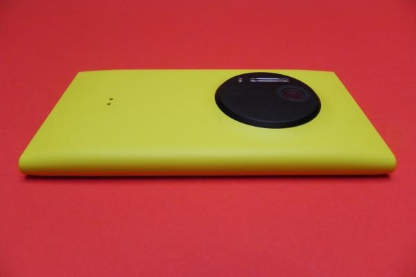 Nokia Lumia 1020 Review: cel mai bun cameraphone din 2013, ecran atractiv, baterie neimpresionantă (Video)