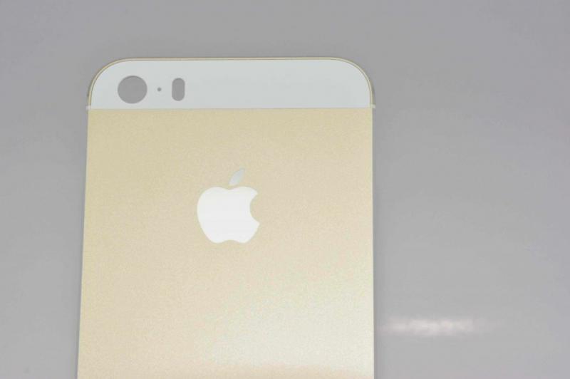 Primele imagini de Înaltă rezoluție cu iPhone 5S În culoarea auriu: champagne_apple_iphone_5s_surfaces10.jpg