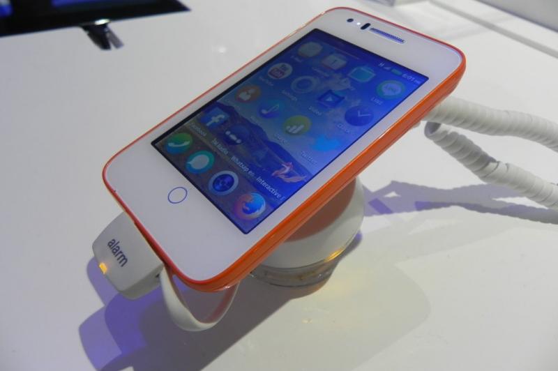 Alcatel One Touch Fire C hands-on preview: un terminal Firefox OS cu preț foarte accesibil (Retro MWC 2014 - Video): dscn4805jpg.jpg