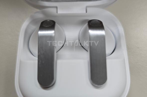 Samsung Galaxy Buds 4 - Fotografii hands-on: HBiOG08bUAAnhwH.jpg