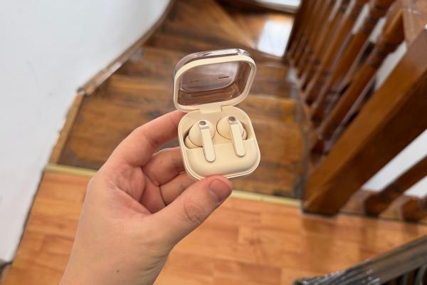 Samsung Galaxy Buds4 și Buds4 Pro au debutat: sunet Hi-Fi 24-bit, ANC adaptiv și integrare profundă Galaxy AI