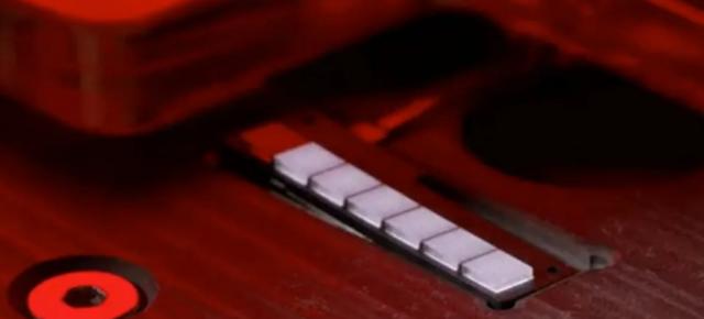 Nothing schimbă aranjamentul de LED-uri de pe Phone (4a) cu un sistem „bară de lumini”