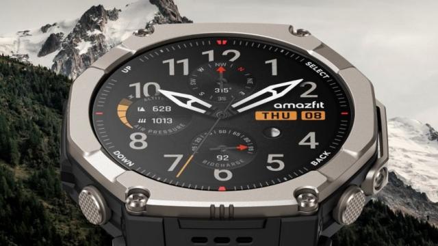 <b>Amazfit pregăteşte un super ceas din titaniu, cu 30 zile autonomie, ecran AMOLED luminos: T-Rex Ultra 2</b>Amazfit T-Rex Ultra 2 pare să fie următorul ceas flagship de la Amazfit, care mai nou s-a diversificat şi face şi ochelari şi inele de fitness. Acest model de ceas e gândit să se bată cu Ultra-urile de la Apple şi Samsung şi vine cu un 