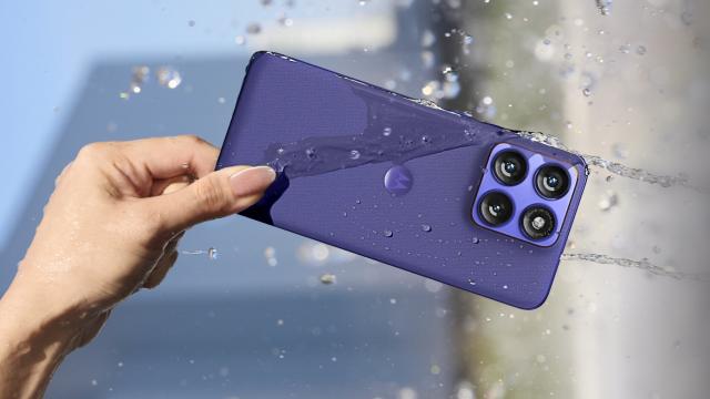 <b>Motorola edge 70 Fusion apare în imagini cu iz oficial; Procesorul Snapdragon 7s Gen 4 este confirmat</b>Motorola Edge 70 Fusion revine în prim-plan după ce o imagine de marketing a ajuns în online și clarifică un detaliu important: procesorul aflat sub capotă. Dacă inițial se vorbea despre Snapdragon 7s Gen 3, iar ulterior un test Geekbench indica prezența