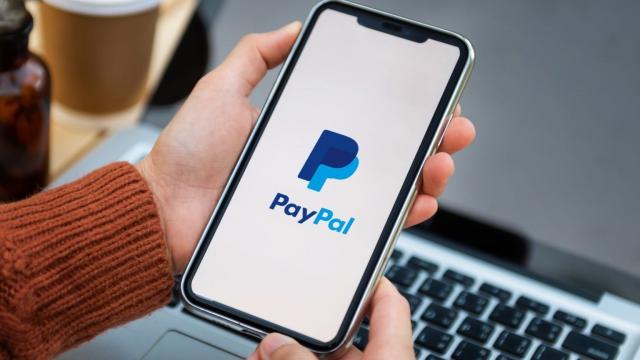 <b>Incident de securitate la PayPal! Date personale expuse timp de șase luni din cauza unei erori interne</b>PayPal a notificat recent o breșă de securitate care a afectat datele personale ale unor clienți și a dus, în unele cazuri, la tranzacții neautorizate. Incidentul a fost pus pe seama unei erori din aplicația PayPal Working Capital (PPWC), serviciul