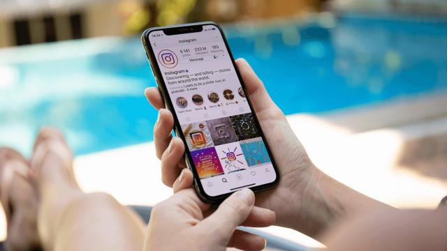 <b>Noi măsuri de siguranță adoptate de Instagram: Părinții vor fi notificați în funcție de căutările minorilor</b>Instagram pregătește o actualizare importantă menită să ofere mai multă protecție minorilor. Platforma va începe să trimită notificări părinților care au activată funcția de supraveghere atunci când minorii caută în mod repetat conținut legat