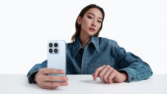 <b>Xiaomi 17 primește lansare globală! Flagship-ul compact cu ecran de 6.3 inch și Snapdragon 8 Elite Gen5 e în România</b>Xiaomi este compania care deschide balul lansărilor de la MWC 2026 și o face prin duo-ul Xiaomi 17 + Xiaomi 17 Ultra, din păcate fără modele Pro și Pro Max aduse publicului global. În articolul de față ne axăm pe varianta 