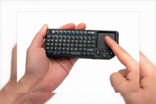Mini tastatura Bluetooth ProMini - ideala pentru controlul iPad-ului si telefonului mobil
