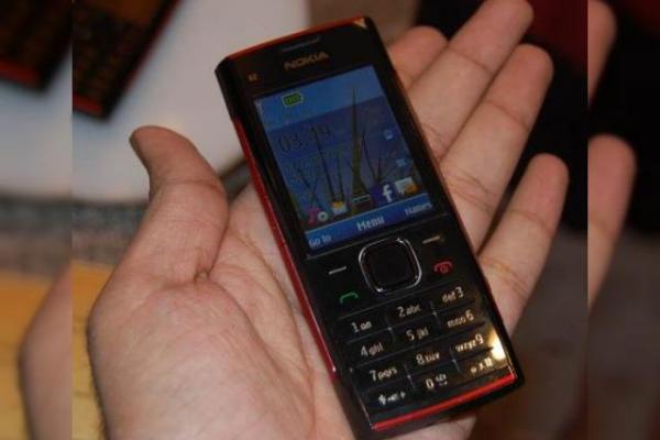 Telefonul de 100 de euro Nokia X2 integreaza functii de social networking
