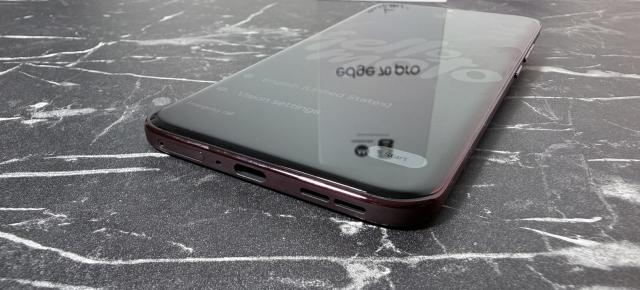 Motorola edge 70 Pro: Volum ridicat și claritate bună, chiar dacă difuzoarele nu sunt perfect echilibrate