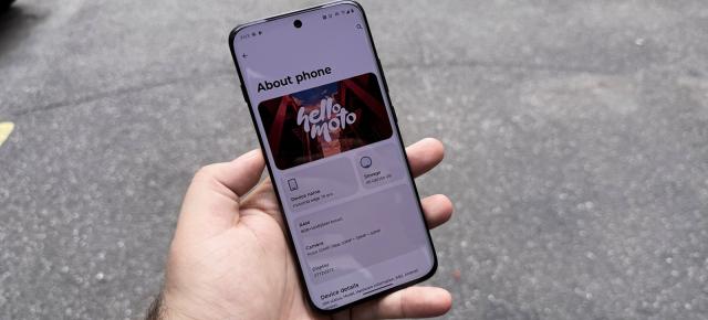 Motorola Edge 70 Pro: Android aproape de forma stock, multe gesturi utile și un Moto AI tot mai matur