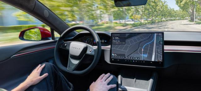 Cel puțin o țară din UE nu vrea Tesla condusă autonom pe șoselele sale, dacă încalcă limitele de viteză