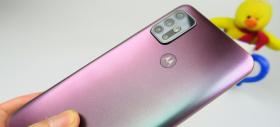 Motorola Moto G30: Design cu nuanţa uşor de recunoscut, bărbie mare, ergonomia OK