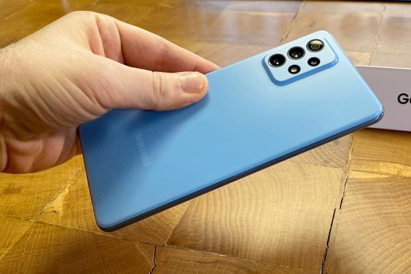 Samsung Galaxy A72 Hands On: telefonul midrange cu zoom optic mai bun decât la Galaxy S21 + alte extra-uri