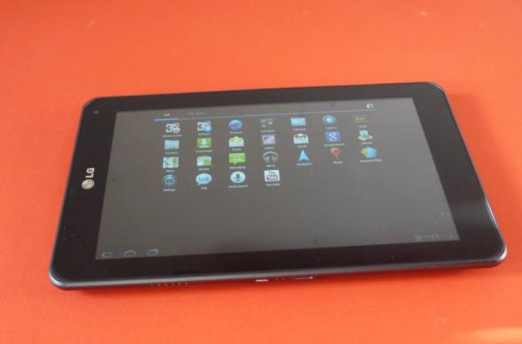 LG Optimus Pad scos din cutie la Mobilissimo.ro - vine cu ochelari 3D și o cameră duală 3D (Video): p1230272.jpg