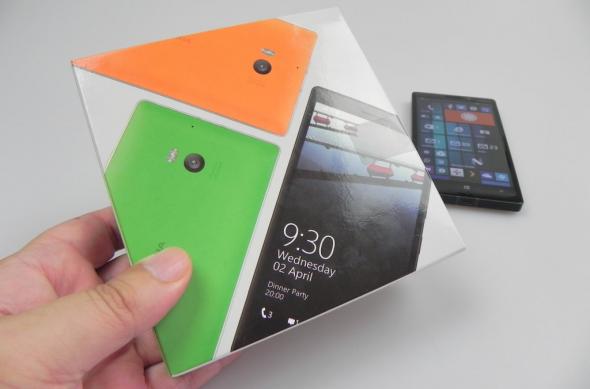 Nokia Lumia 930 unboxing: flagshipul Microsoft/Nokia a sosit, cu un ambalaj total nou (Video): nokia_lumia_930_unboxing_08jpg.jpg