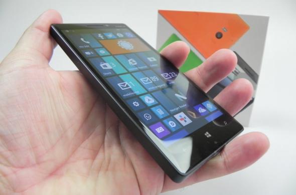 Nokia Lumia 930 unboxing: flagshipul Microsoft/Nokia a sosit, cu un ambalaj total nou (Video): nokia_lumia_930_unboxing_03jpg.jpg