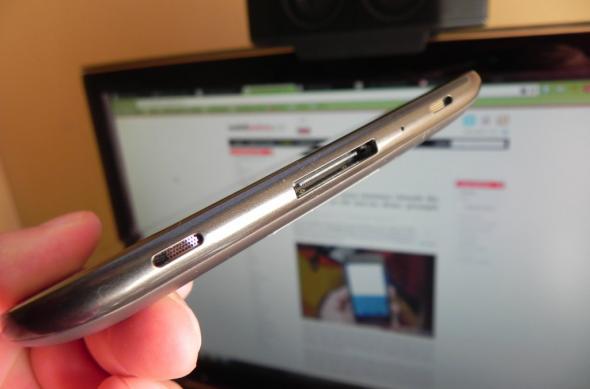 Review Samsung Galaxy Tab 2 7.0 P3100 - alternativa ieftină pentru tablete de 10 inch, cu design de telefon mai mare (Video): 07_samsung_galaxy_tab_2_7_0_review_mobilissimoi_rojpg.jpg