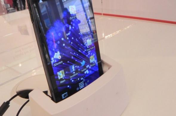 MWC 2012: Fujitsu Arrows Micro F-07D Hands On - filmează sub apă! (Video): dscn0897.jpg