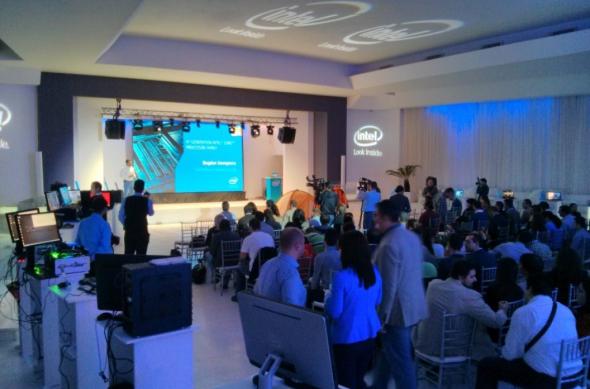 Ce noutăți pe telefoane mobile ne-a pregătit Intel România?: eveniment_intel.jpg
