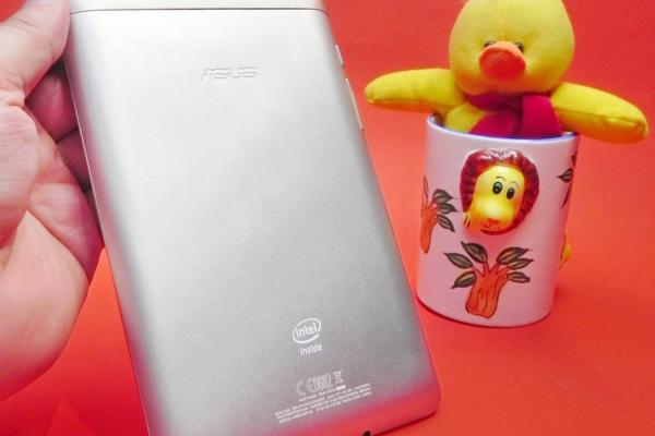 Review ASUS FonePad: un Nexus 7 metalizat, cu procesor single core Intel și apeluri telefonice (Video)