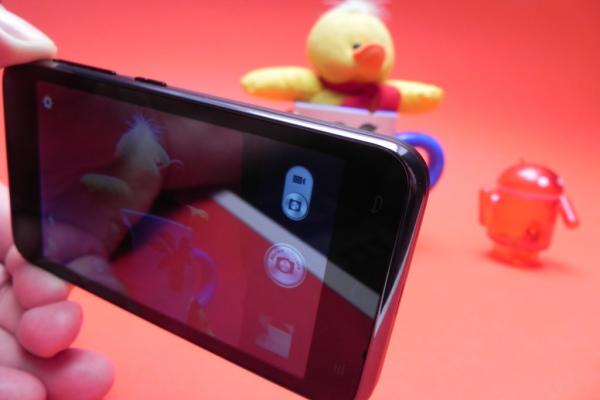 Review Allview P5 Alldro - telefon dual SIM dual core cu interfață personalizabilă, sonorizare Yamaha de top (Video)