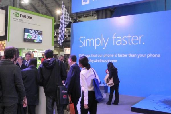 MWC 2012 - Iată standul Windows Phone, care a mizat pe simplitate și comparația cu alte sisteme de operare (Video)