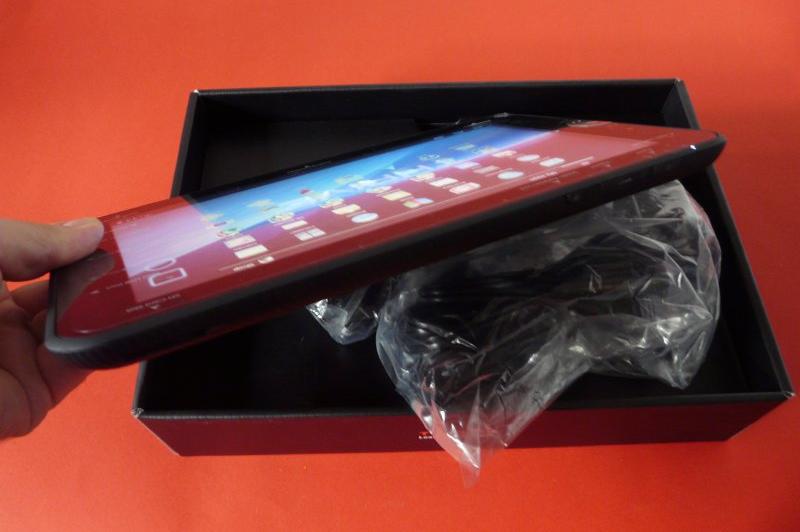 Toshiba Thrive scos din cutie la Mobilissimo.ro - bateria scoasă de sub capacul aferent - iată cum! (Video): p1230619jpg.jpg