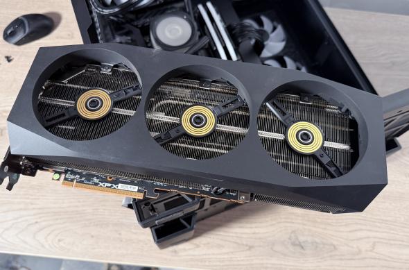 XFX Radeon RX 9070 - Coolere magnetice: Photo 07.12.2025, 11 16 02.jpg