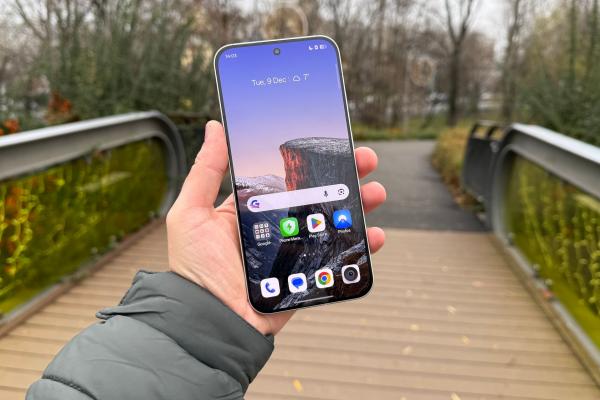 realme GT 8 Pro: Display HyperGlow AMOLED foarte luminos, mare și bun de consum video, gaming