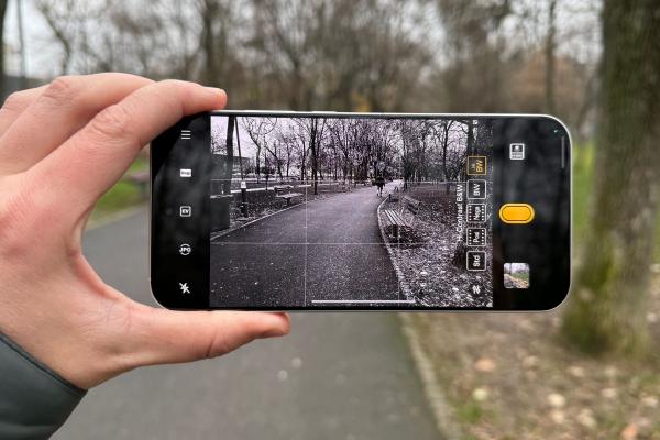 realme GT 8 Pro: Camera exploratorului urban care profită de lumină, umbre și filtre Ricoh GR, de zoom-ul periscop