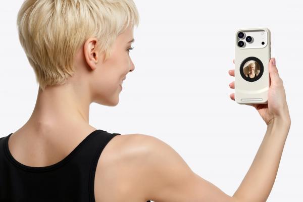 Inspirată de Xiaomi, Selfix Case aduce un ecran pe spatele iPhone 17 Pro; selfie-uri cu camera principală și stocare microSD - Cum au reușit?