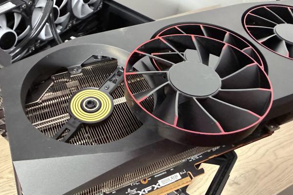 XFX Radeon RX 9070 - Coolere magnetice