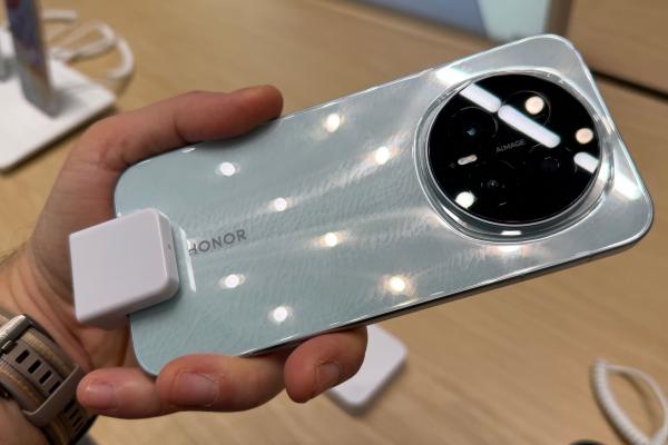 HONOR Magic8 Hands on: ce e diferit faţă de Magic 8 Pro? (Video)